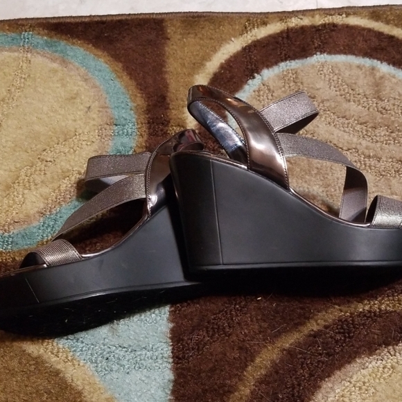 NWOT Style Charles wedges. Metallic silver. 10 - Picture 6 of 7